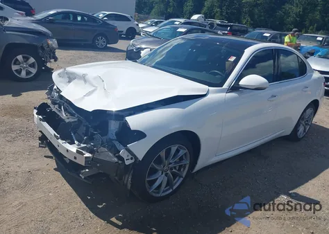 2021 Alfa Romeo Giulia Awd z USA, uszkodzony, nr VIN ZARFANAN1M7641417